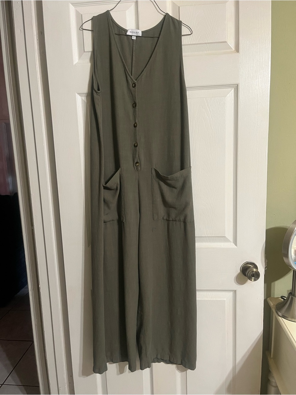 Gilli Olive Green Sleeveless Button-Front Wide-Leg Jumpsuit